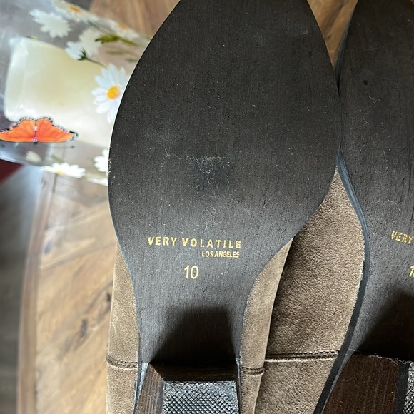 VERY VOLATILE SUEDE PULL ON BOOTIES/Size 10 - Picture 8 of 11